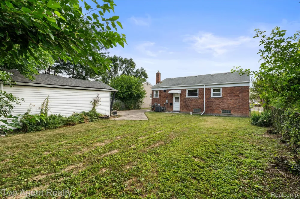 15110 Drake Street Southgate City, MI 48195