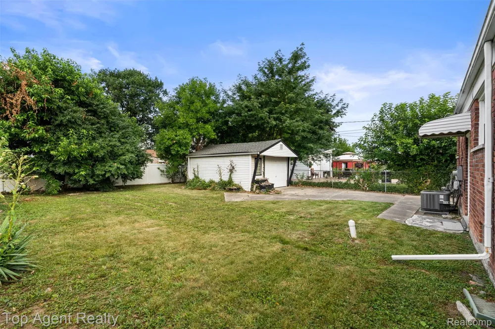 15110 Drake Street Southgate City, MI 48195
