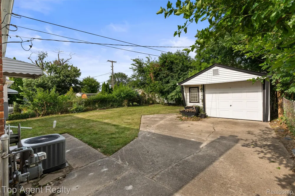 15110 Drake Street Southgate City, MI 48195