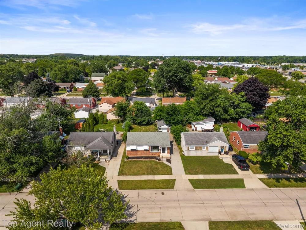 15110 Drake Street Southgate City, MI 48195