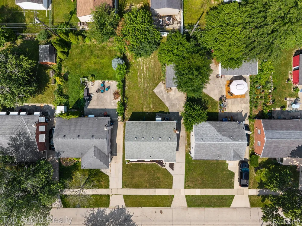 15110 Drake Street Southgate City, MI 48195