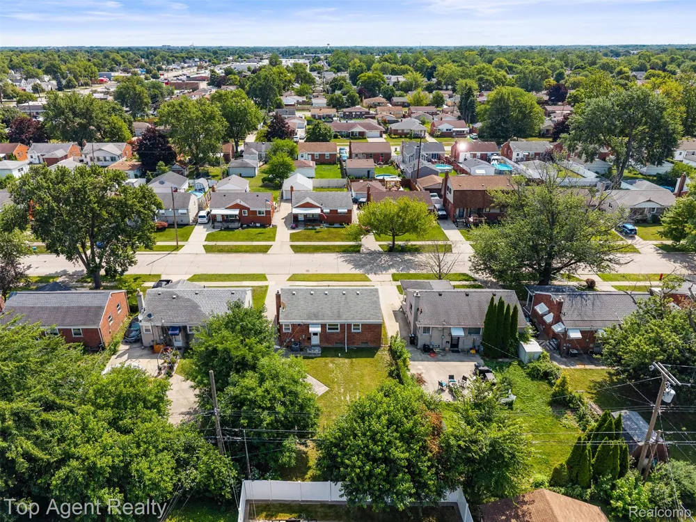 15110 Drake Street Southgate City, MI 48195