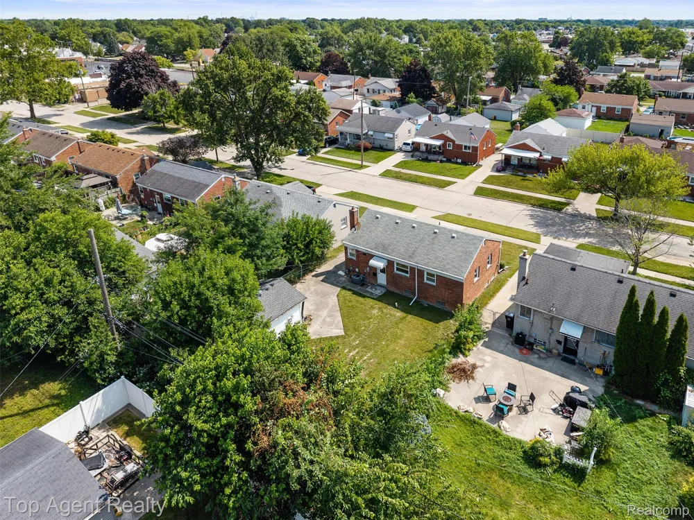 15110 Drake Street Southgate City, MI 48195