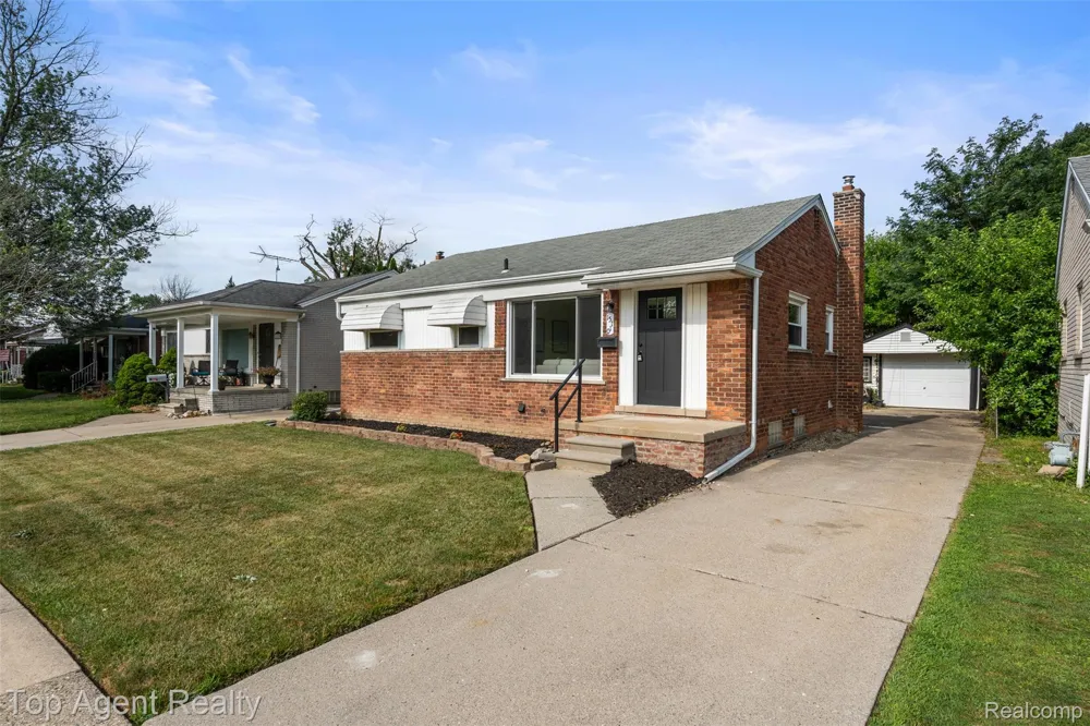 15110 Drake Street Southgate City, MI 48195