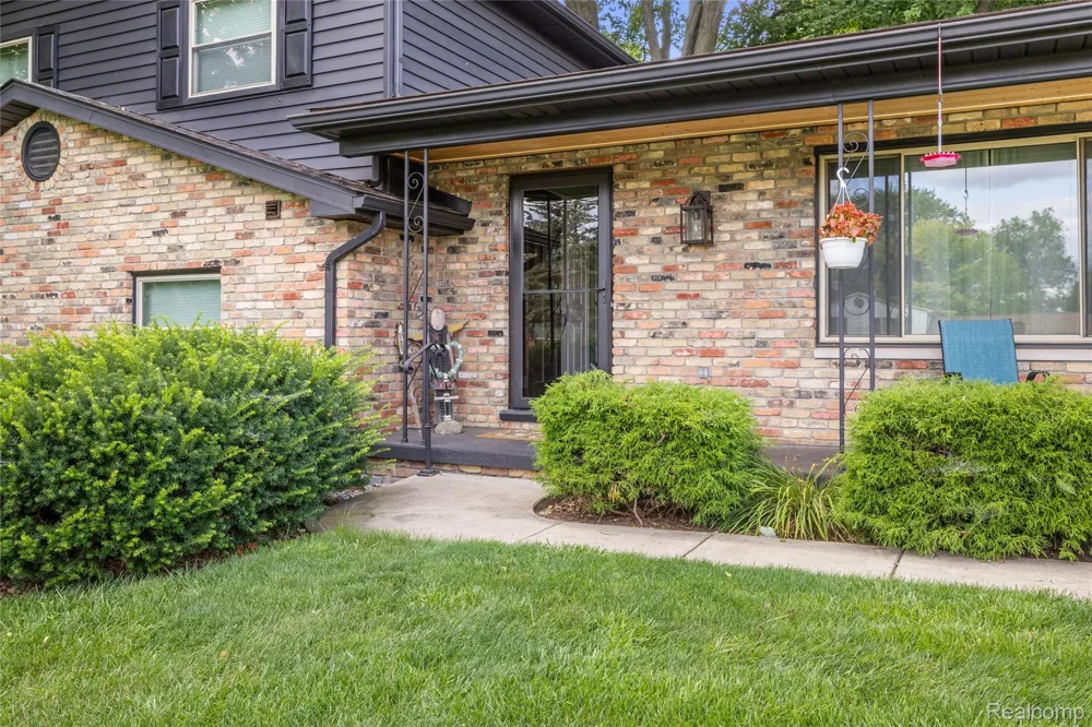 6180 Meyer Avenue Green Oak Township, MI 48116