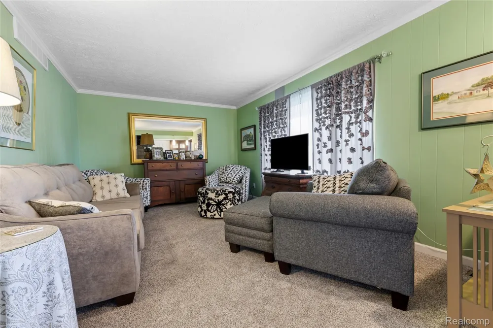 6180 Meyer Avenue Green Oak Township, MI 48116