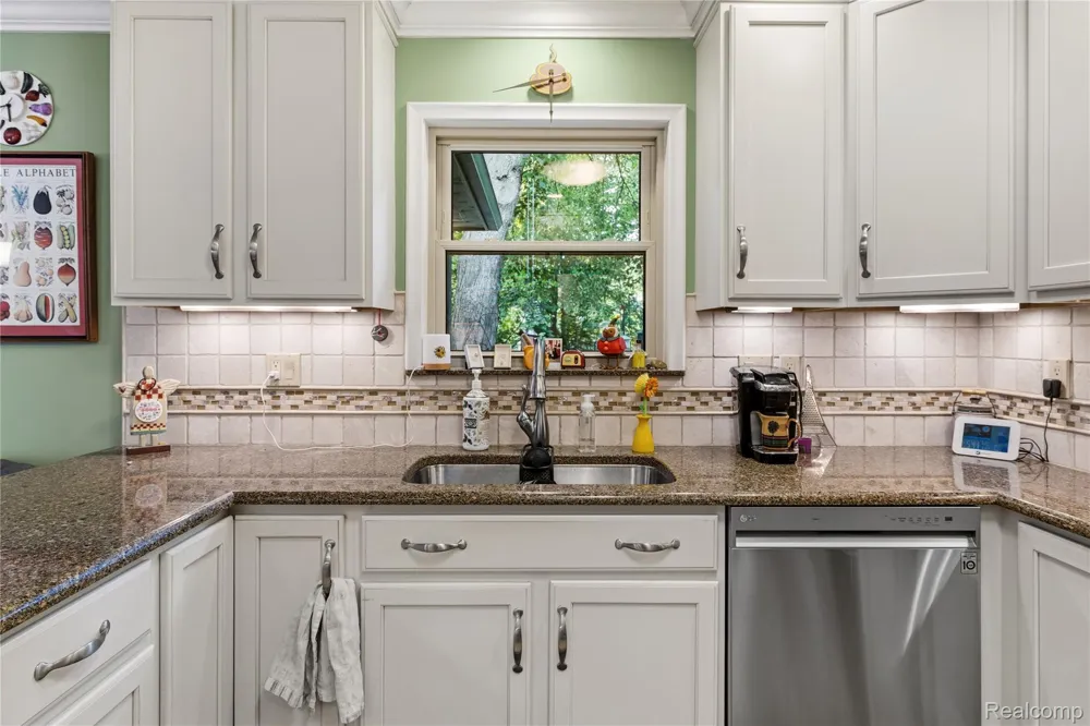 6180 Meyer Avenue Green Oak Township, MI 48116