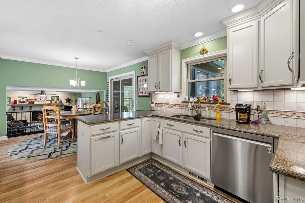 6180 Meyer Avenue Green Oak Township, MI 48116