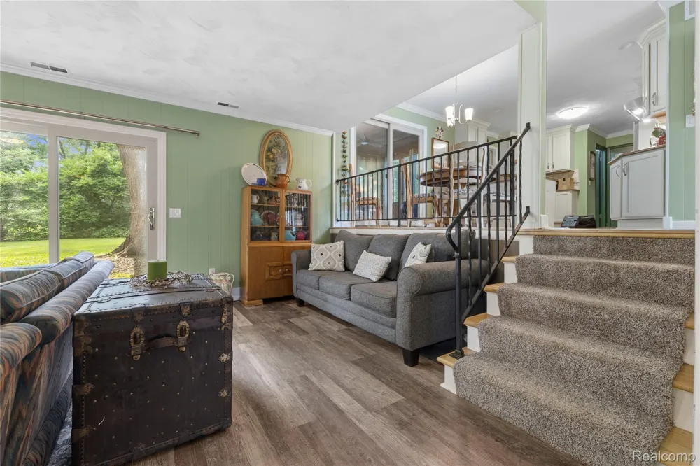 6180 Meyer Avenue Green Oak Township, MI 48116