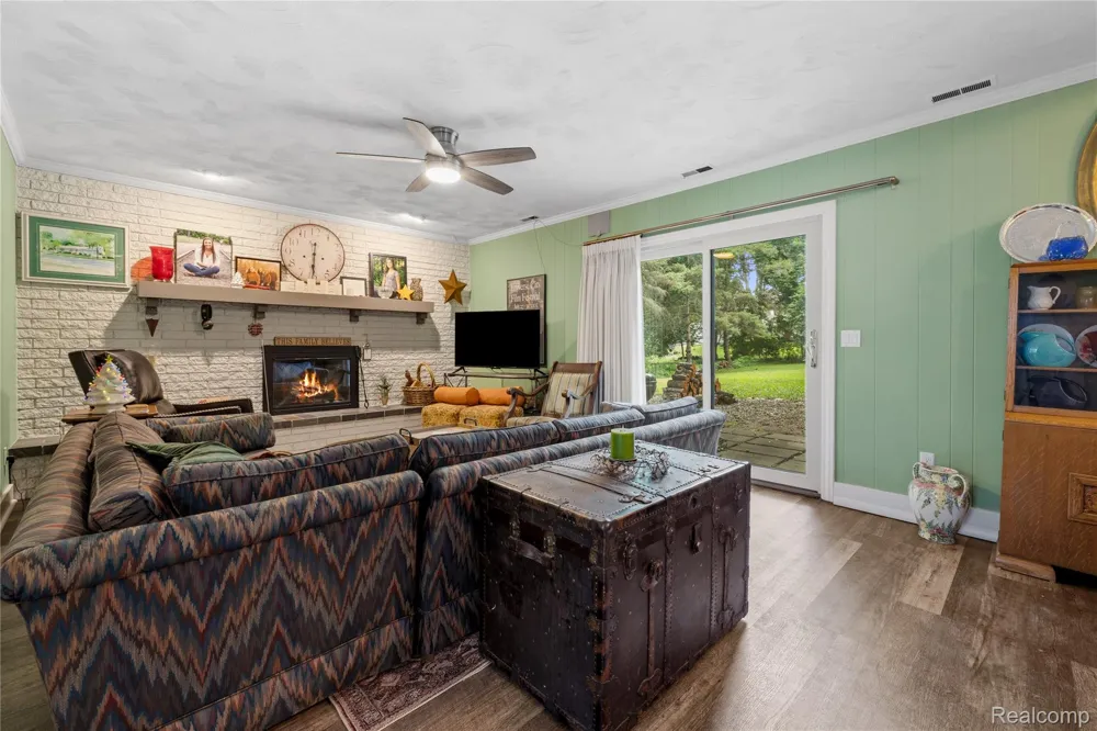 6180 Meyer Avenue Green Oak Township, MI 48116