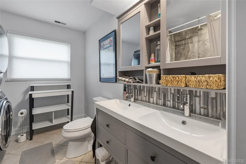 6180 Meyer Avenue Green Oak Township, MI 48116