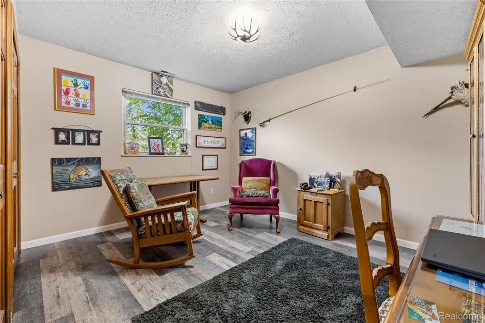 6180 Meyer Avenue Green Oak Township, MI 48116
