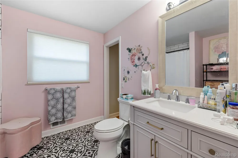 6180 Meyer Avenue Green Oak Township, MI 48116