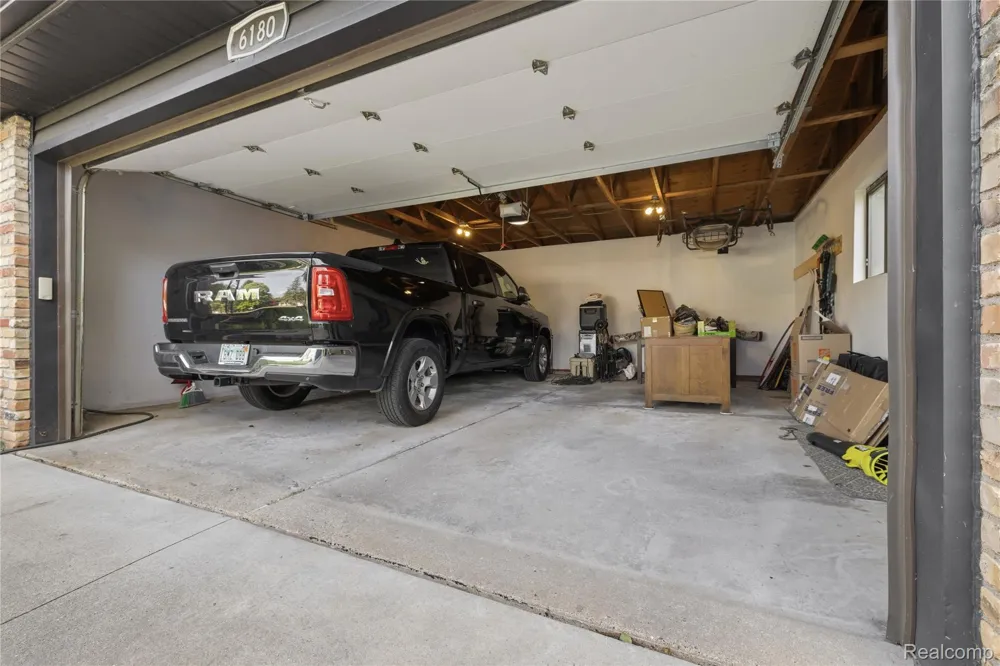 6180 Meyer Avenue Green Oak Township, MI 48116