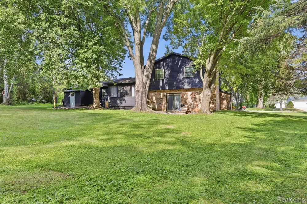 6180 Meyer Avenue Green Oak Township, MI 48116