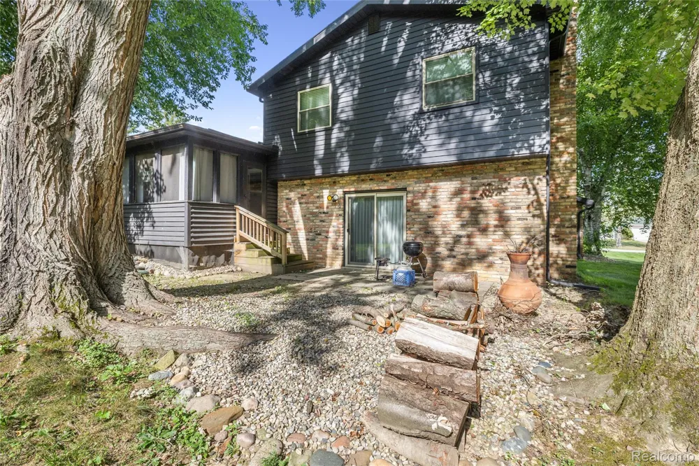 6180 Meyer Avenue Green Oak Township, MI 48116