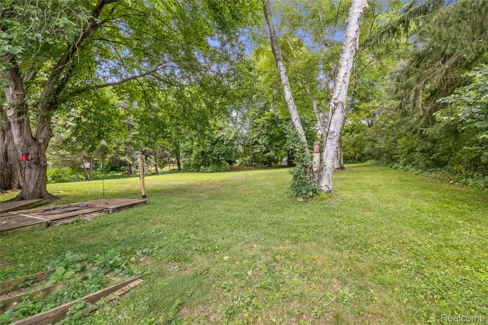 6180 Meyer Avenue Green Oak Township, MI 48116