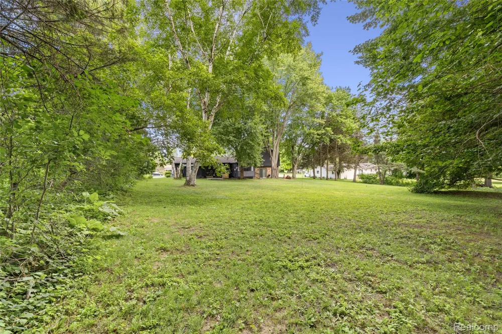 6180 Meyer Avenue Green Oak Township, MI 48116