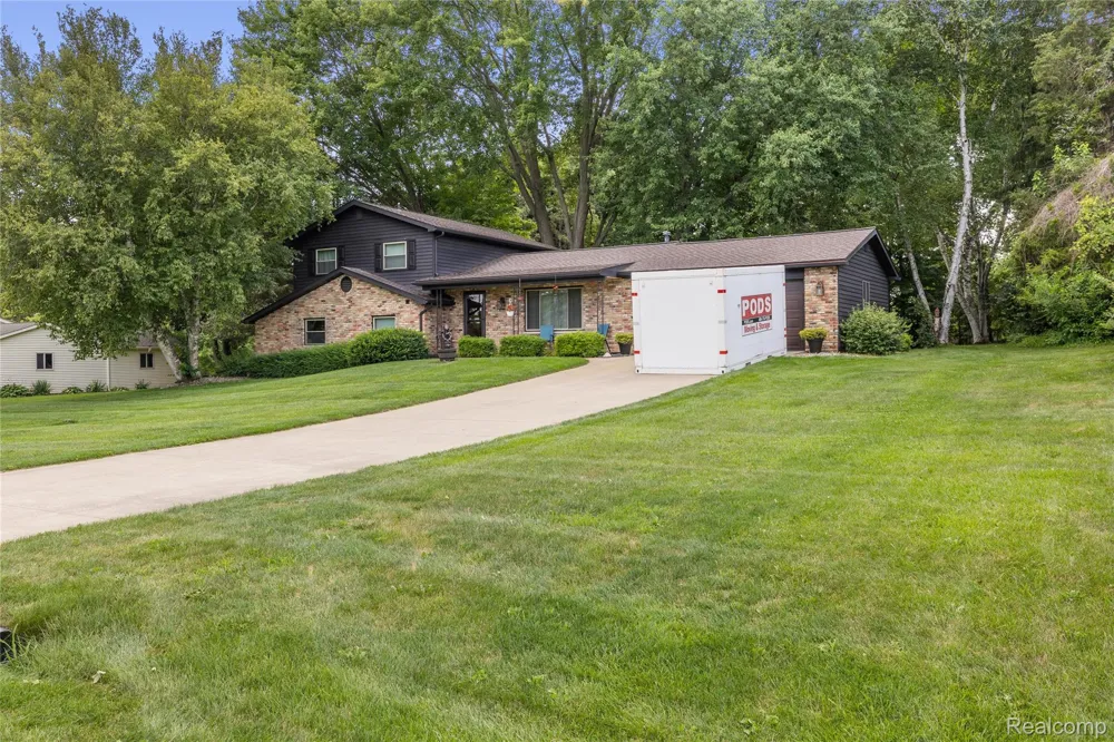 6180 Meyer Avenue Green Oak Township, MI 48116