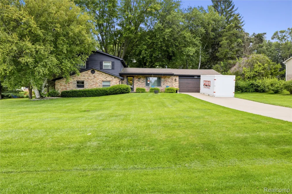6180 Meyer Avenue Green Oak Township, MI 48116