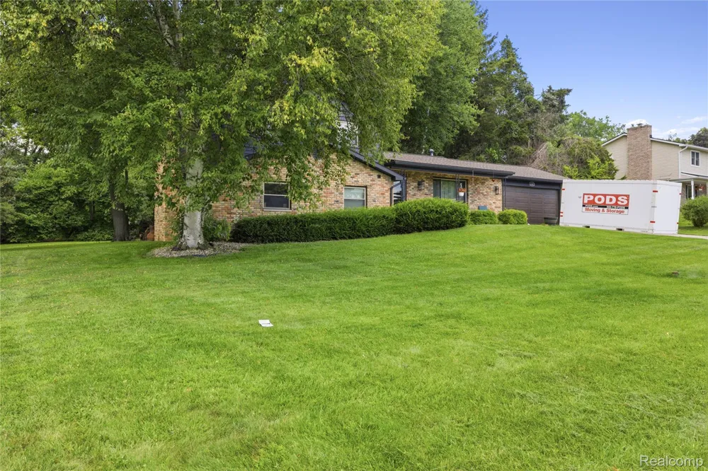 6180 Meyer Avenue Green Oak Township, MI 48116
