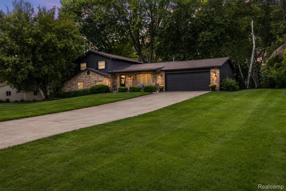 6180 Meyer Avenue Green Oak Township, MI 48116