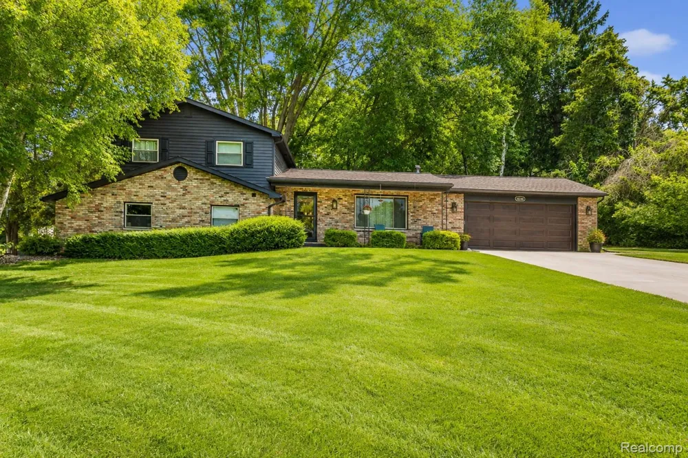 6180 Meyer Avenue Green Oak Township, MI 48116