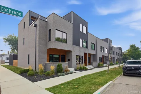 3305 Cochrane St