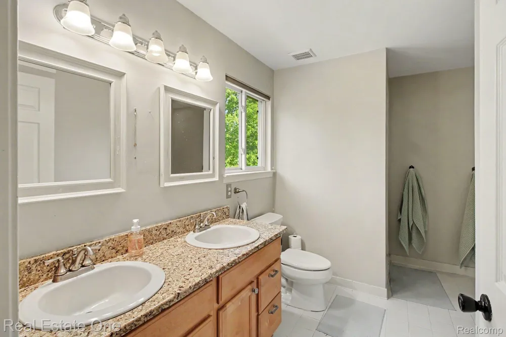 2110 Claiborne Court Genoa Township, MI 48114
