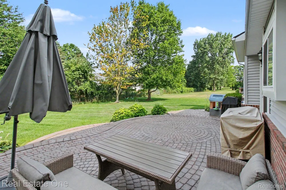 2110 Claiborne Court Genoa Township, MI 48114