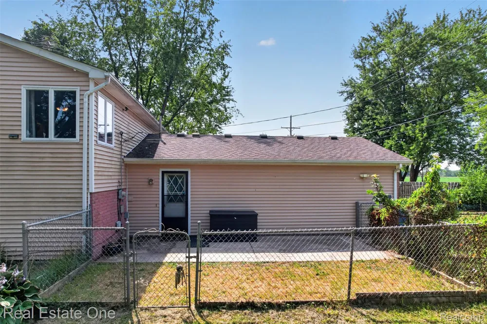 7990 Tower Road Salem Township, MI 48178