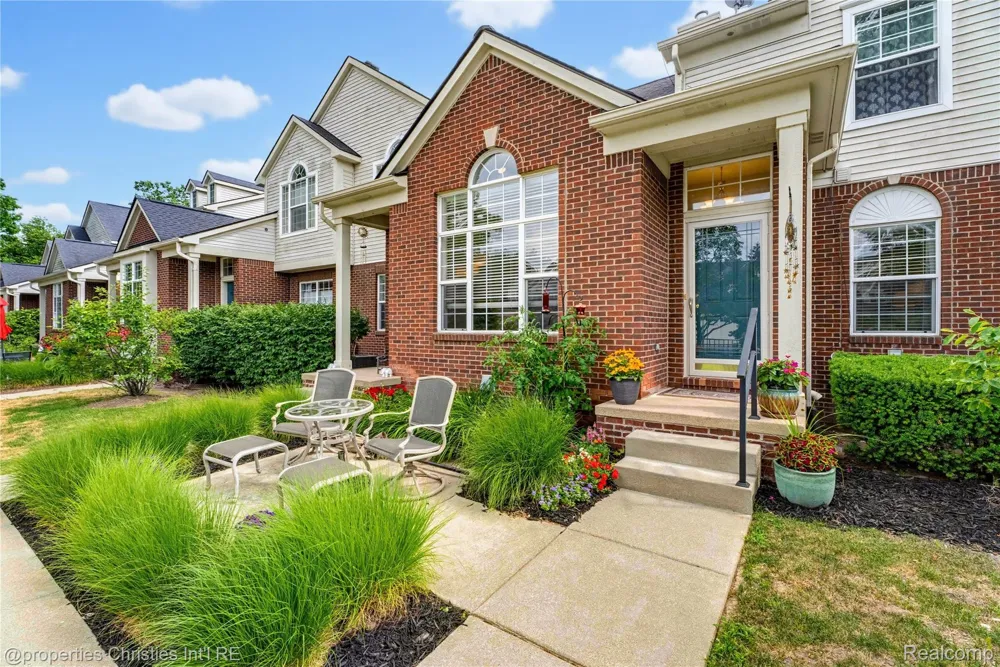 35104 Emma Circle Commerce Charter Township, MI 48390