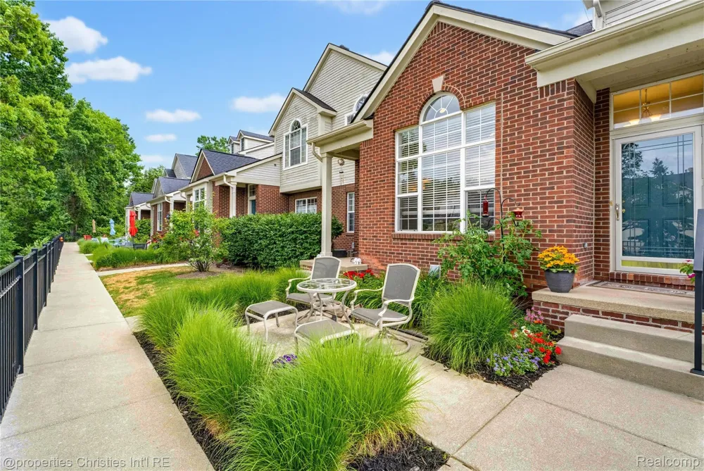 35104 Emma Circle Commerce Charter Township, MI 48390