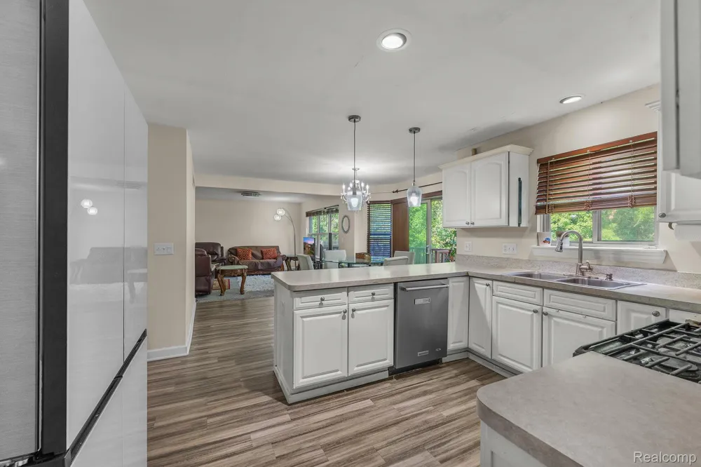 26923 Pepperwood Drive Woodhaven City, MI 48183