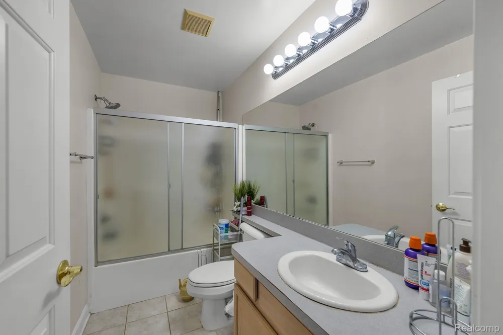 26923 Pepperwood Drive Woodhaven City, MI 48183