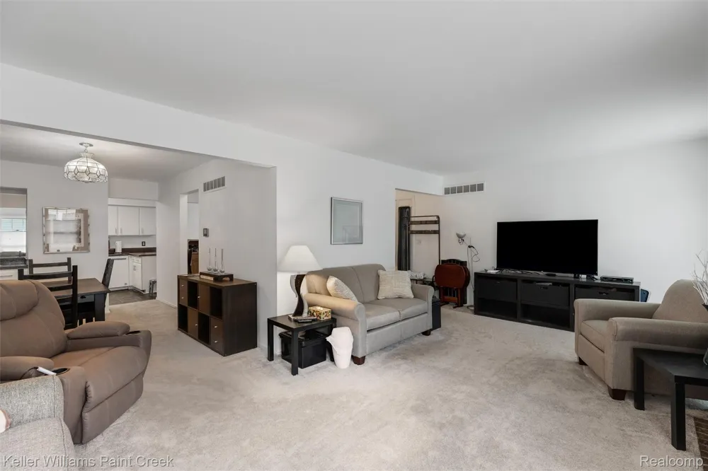21110 E Glen Haven Circle Novi City, MI 48167