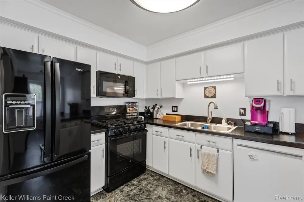 21110 E Glen Haven Circle Novi City, MI 48167