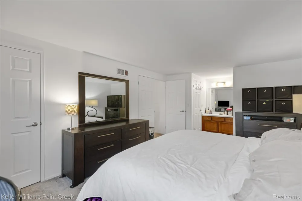 21110 E Glen Haven Circle Novi City, MI 48167
