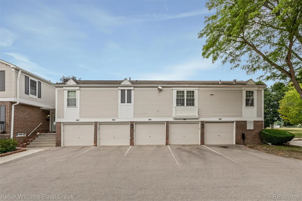 21110 E Glen Haven Circle Novi City, MI 48167