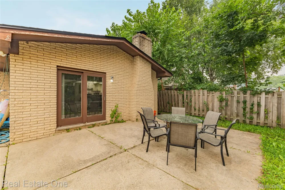 37719 Adrian Drive Sterling Heights City, MI 48310