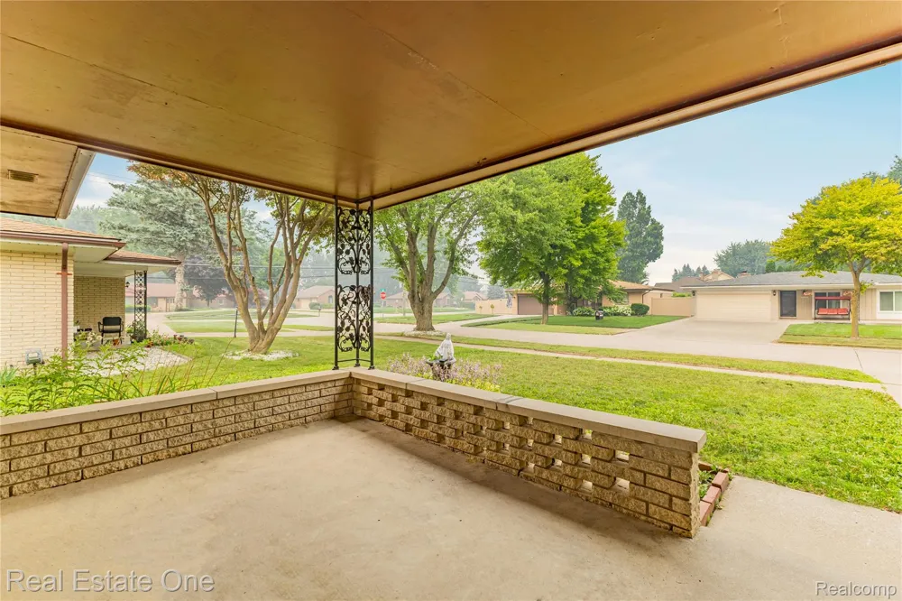 37719 Adrian Drive Sterling Heights City, MI 48310