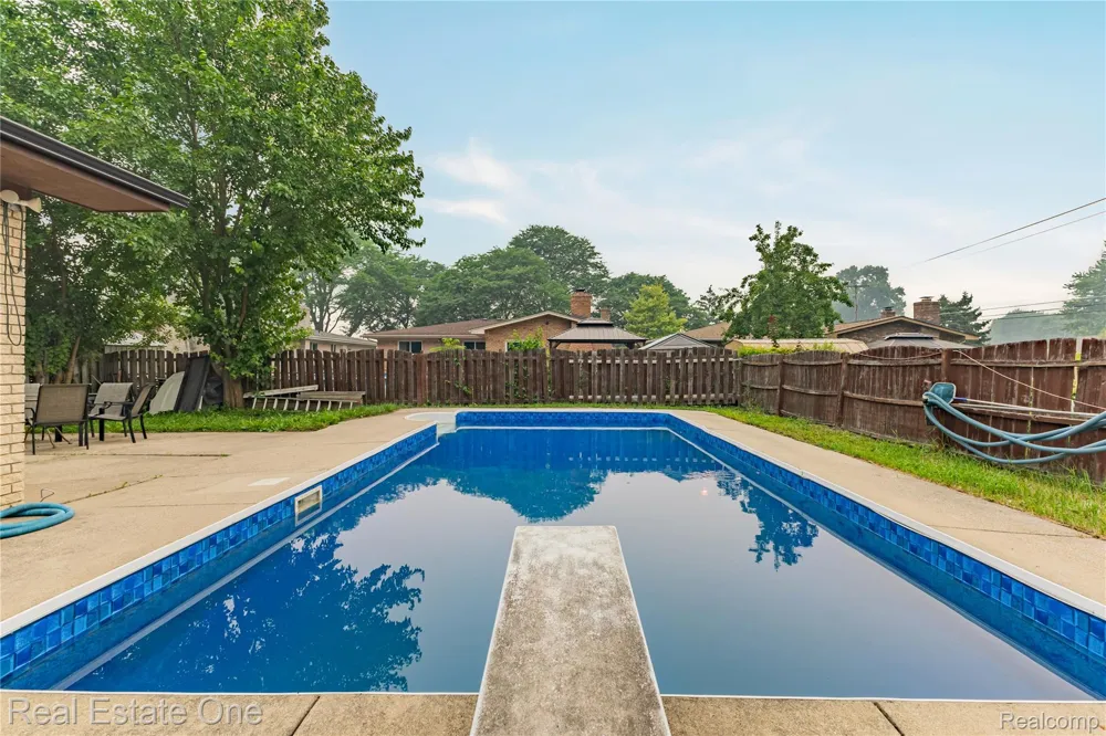 37719 Adrian Drive Sterling Heights City, MI 48310