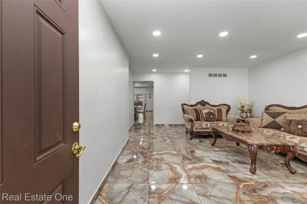 37719 Adrian Drive Sterling Heights City, MI 48310
