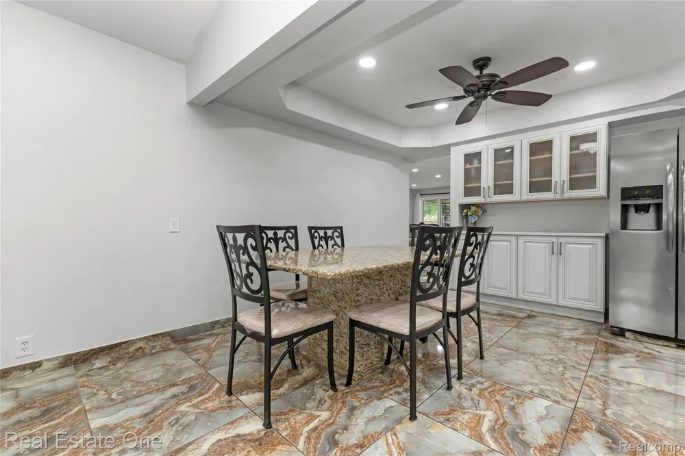 37719 Adrian Drive Sterling Heights City, MI 48310
