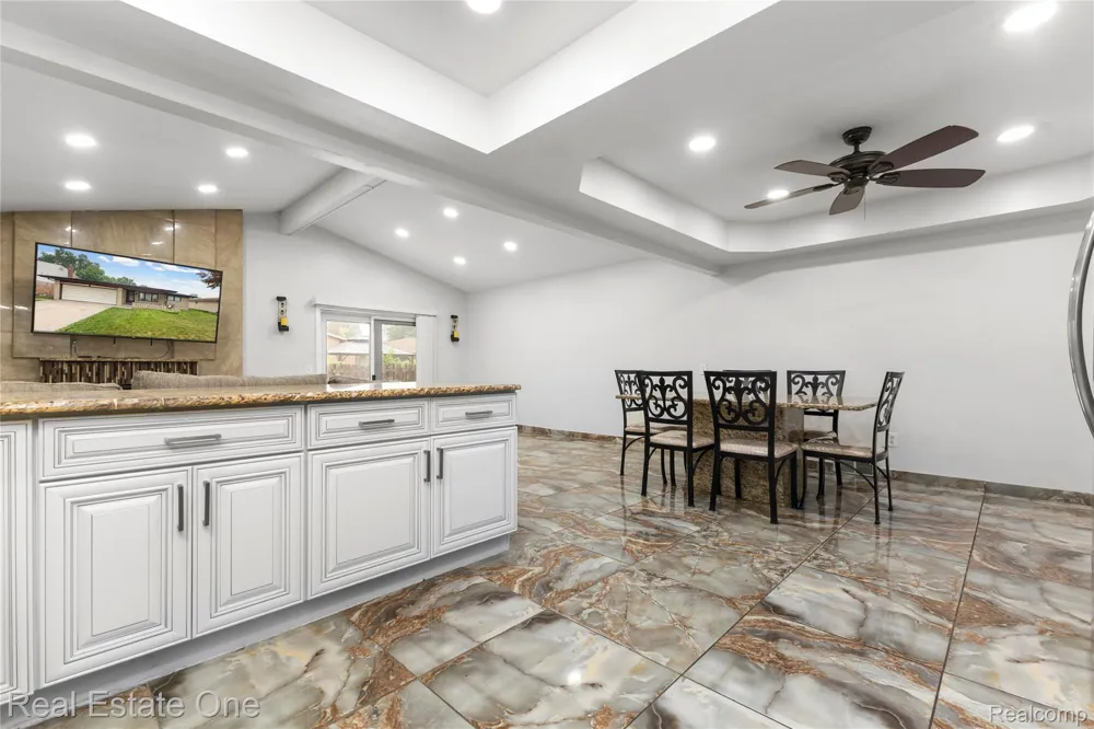 37719 Adrian Drive Sterling Heights City, MI 48310