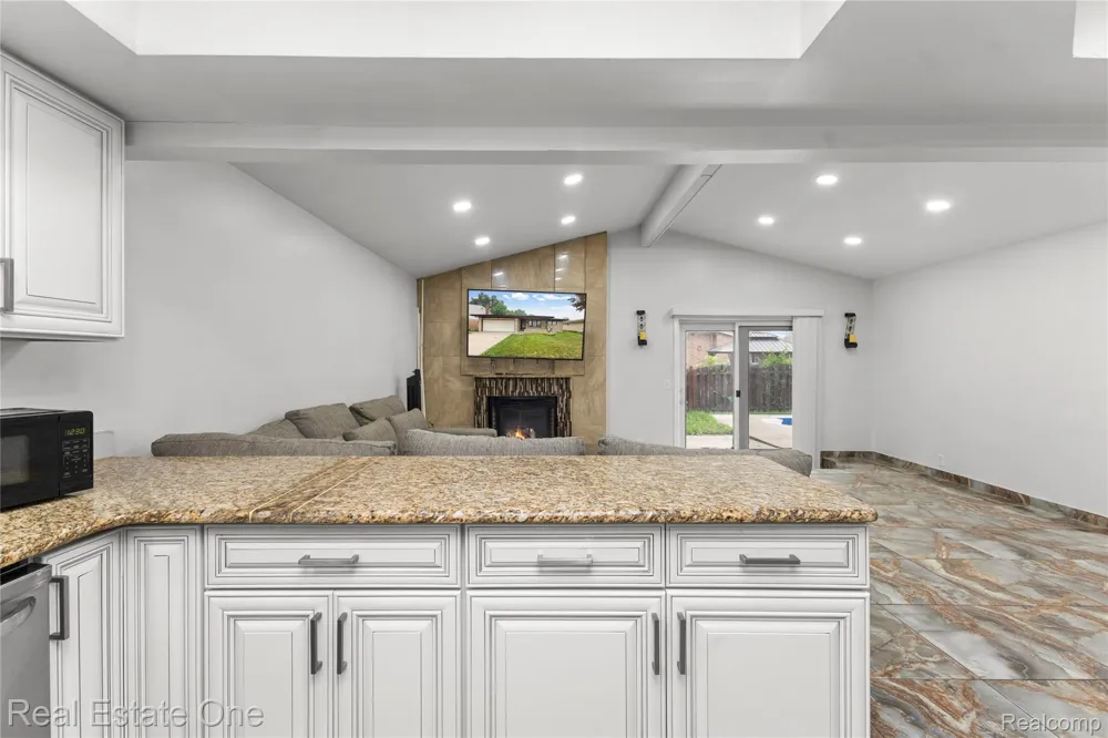 37719 Adrian Drive Sterling Heights City, MI 48310