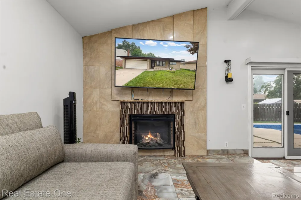 37719 Adrian Drive Sterling Heights City, MI 48310