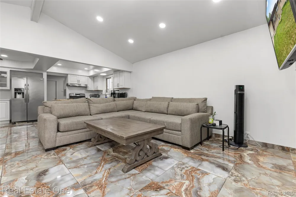 37719 Adrian Drive Sterling Heights City, MI 48310