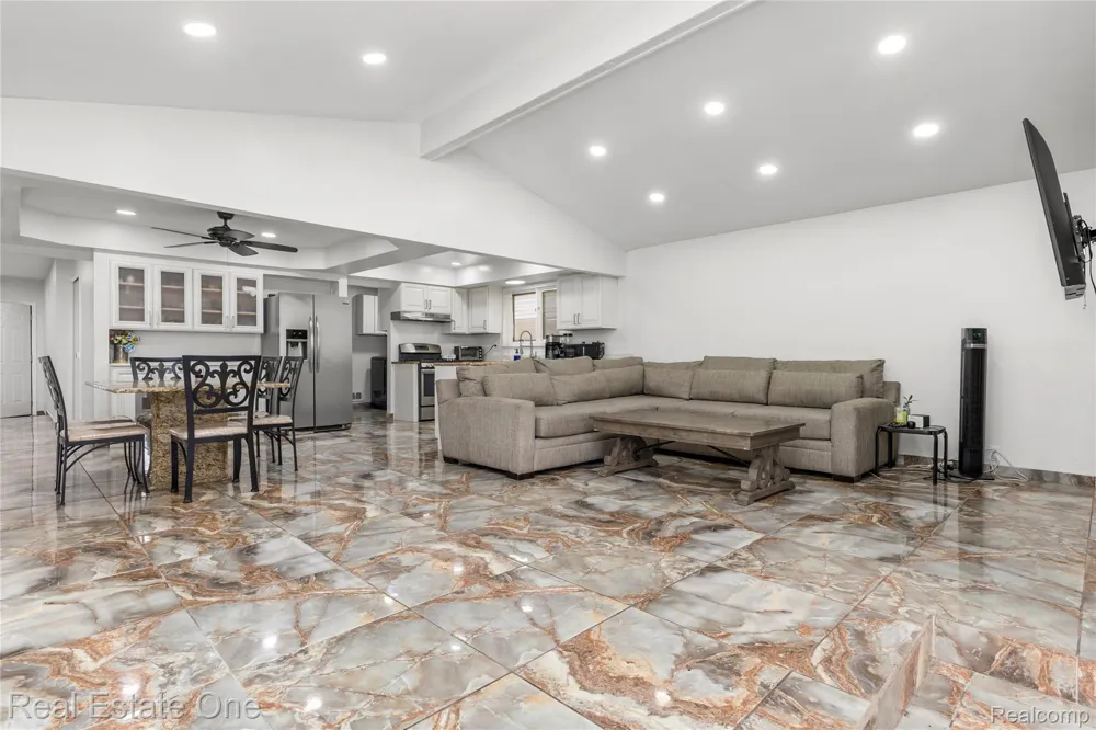 37719 Adrian Drive Sterling Heights City, MI 48310