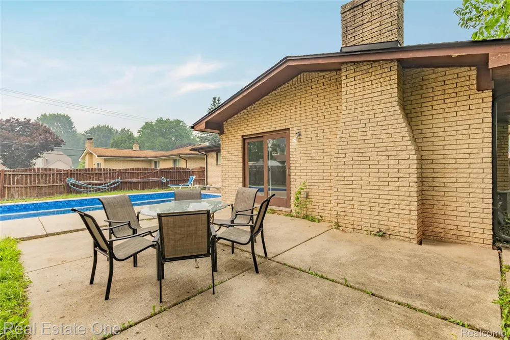 37719 Adrian Drive Sterling Heights City, MI 48310
